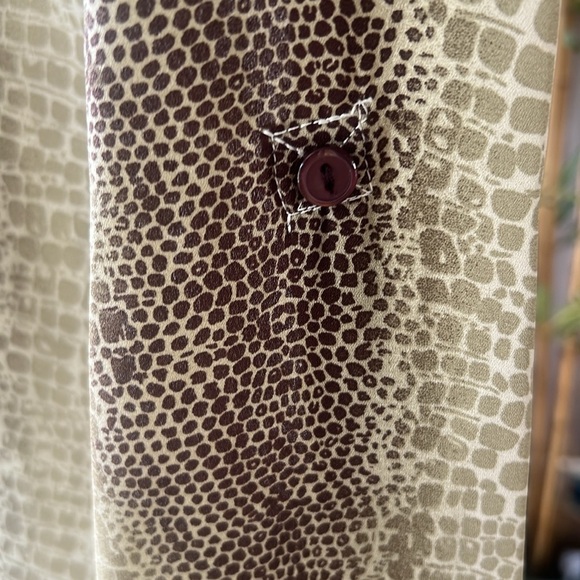 Valerie Stevens long sleeve lightweight blouse. Snake print excellent cond Small - Picture 10 of 12